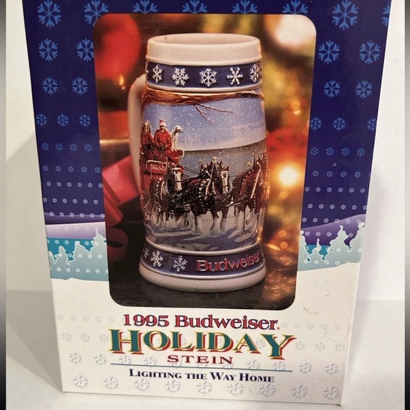 1995 Budweiser Holiday Stein titled "Lighting The Way Home" - Picture 14 of 16